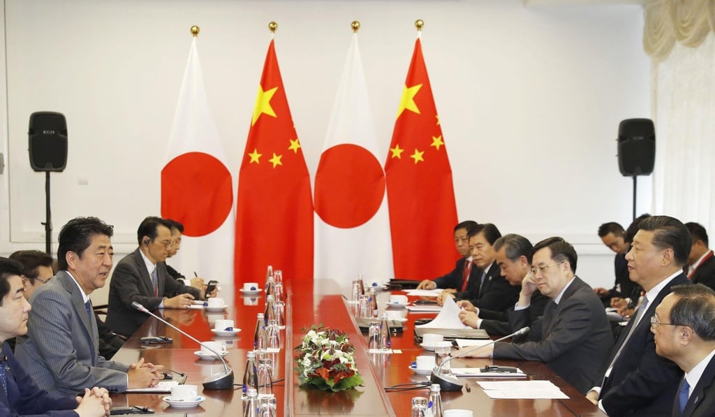 Japanese Prime Minister Shinzo Abe and Chinese President Xi Jinping hold talks at the Eastern Economic Forum in Vladivostok. Photo: Kyodo