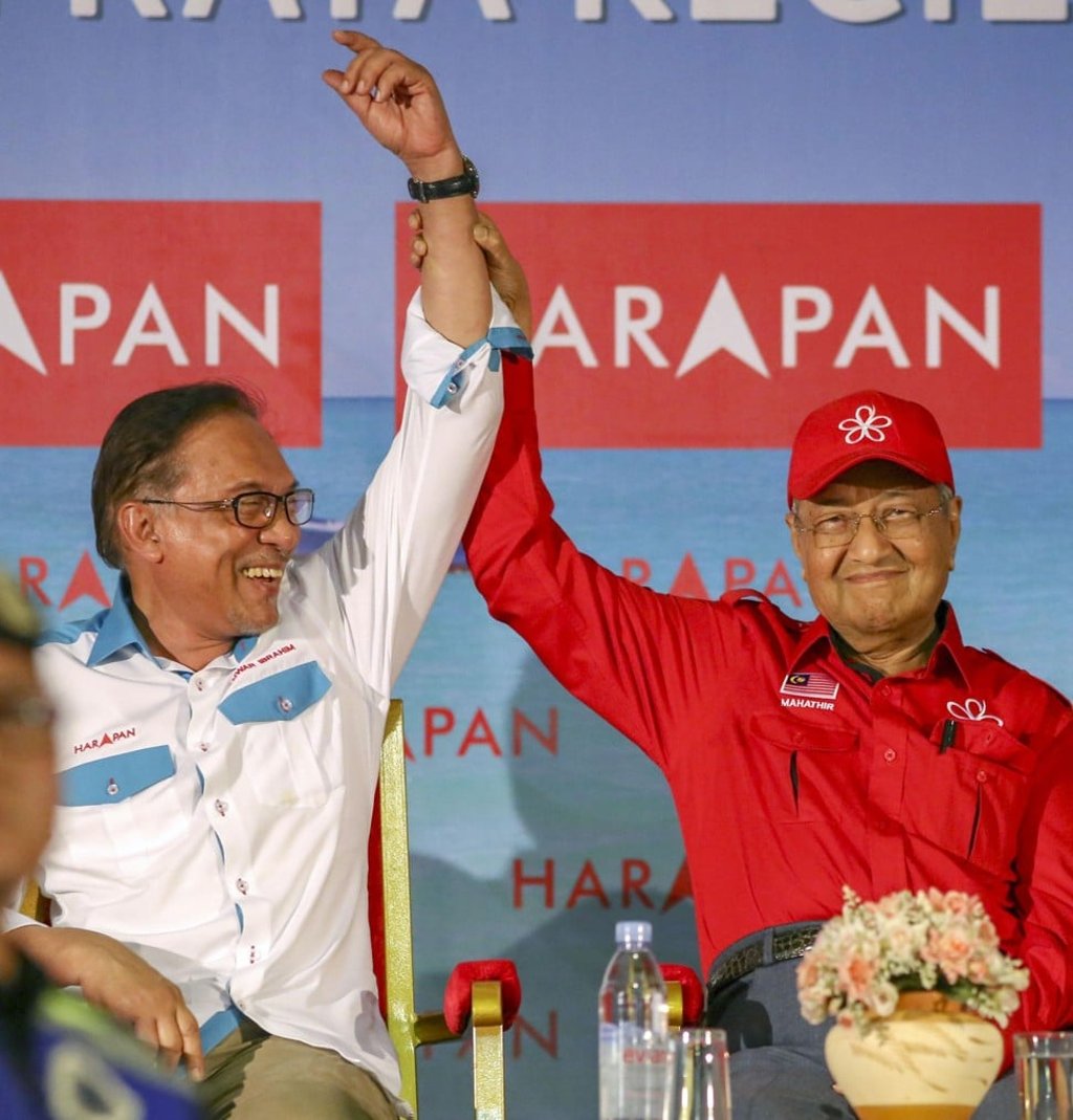 Anwar Ibrahim with Malaysian Prime Minister Mahathir Mohamad. Photo: Kyodo