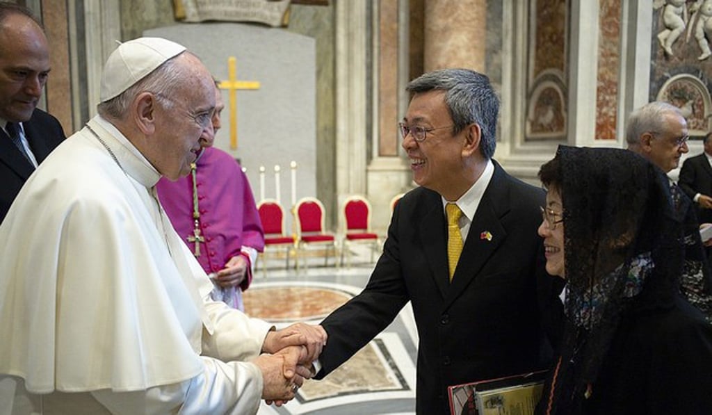 Pope Francis and Taiwan’s Vice-President Chen Chien-jen. Photo: Office of the President Republic of China (Taiwan) Pope Francis and Taiwan’s Vice-President Chen Chien-jen. Photo: Office of the President Republic of China (Taiwan)