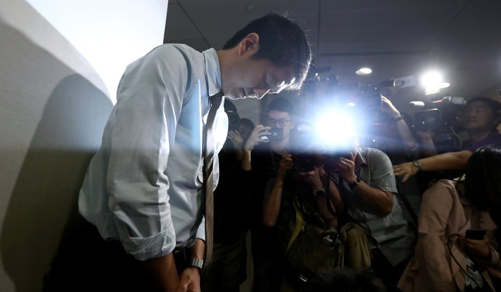 The Democratic Party lawmaker bowing in apology after addressing the incident. Photo: Nora Tam The Democratic Party lawmaker bowing in apology after addressing the incident. Photo: Nora Tam