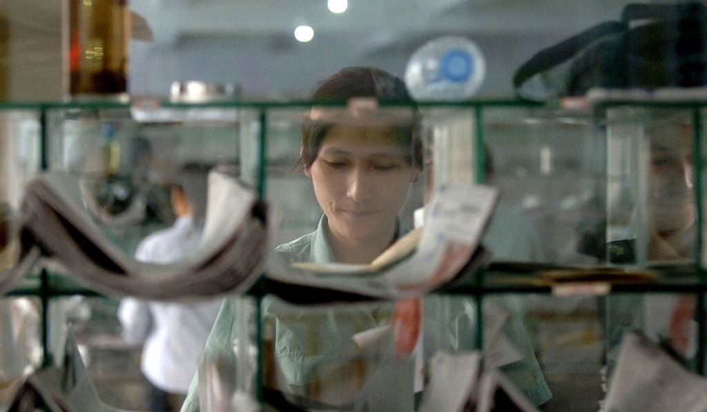 Chinese postal workers at the main post office in Hefei, China in 2007. Photo: AFP