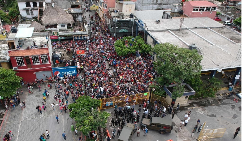 The Honduran migrant caravan heading to the US as it reaches the Guatemala-Mexico international bridge in Tecun Uman, Guatemala on October 19, 2018. Photo: AFP The Honduran migrant caravan heading to the US as it reaches the Guatemala-Mexico international bridge in Tecun Uman, Guatemala on October 19, 2018. Photo: AFP