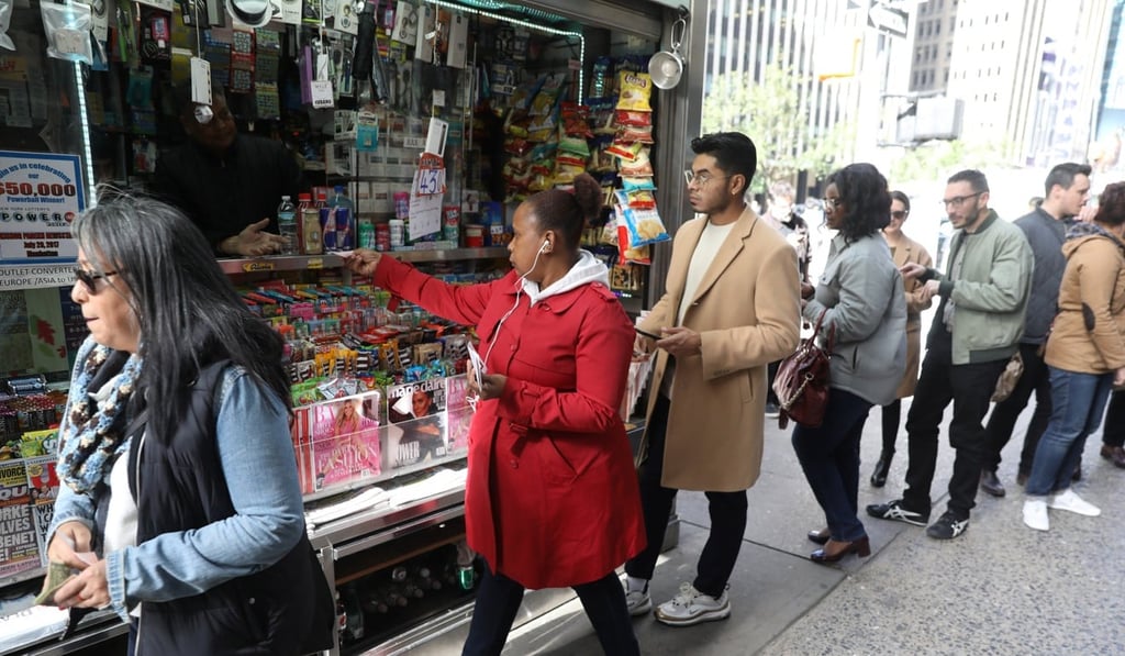 Customers buy lottery tickets in New York. Photo: Reuters