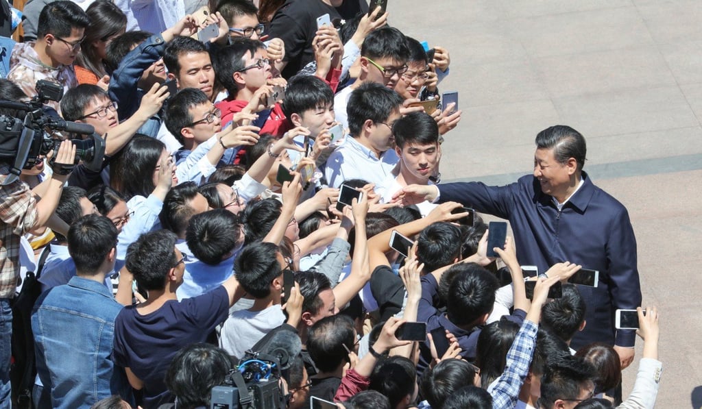 Teachers and students at Peking University scramble to photograph President Xi Jinping with their phones. China has legions of internet and mobile phone users, which translates into more data for the perfecting of AI algorithms. Photo: Xinhua