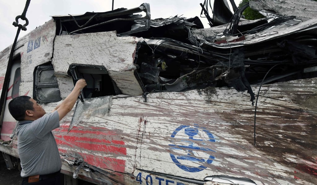 A man takes pictures of the damaged Puyuma Express train on Monday. Photo: AFP A man takes pictures of the damaged Puyuma Express train on Monday. Photo: AFP