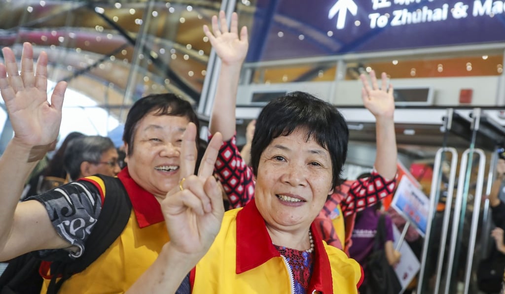 Passengers prepare to cross the bridge on the first day of its opening. Photo: K. Y. Cheng Passengers prepare to cross the bridge on the first day of its opening. Photo: K. Y. Cheng