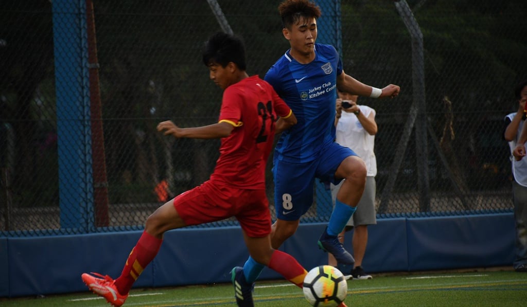 Dai Wai-tsun (right) in action during a friendly game in Hong Kong. Photo: Chan Kin-wa