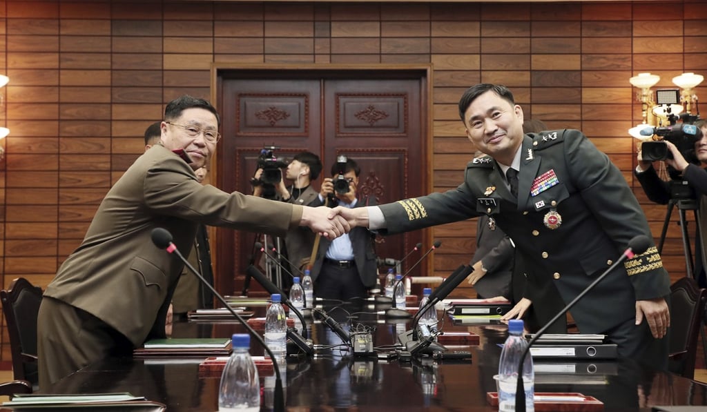 South Korean Major-General Kim Do-gyun, right, shakes hands with his North Korean counterpart Lieutenant-General An Ik-san during a meeting in Panmunjom. Photo: AP