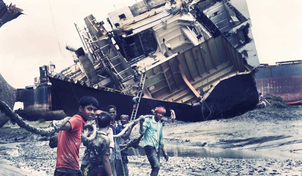 Some employers, keen to cut costs, do not bother cleaning the oil out of ships before the welding and cutting begins. Photo: Andreas Ragnarsson Some employers, keen to cut costs, do not bother cleaning the oil out of ships before the welding and cutting begins. Photo: Andreas Ragnarsson