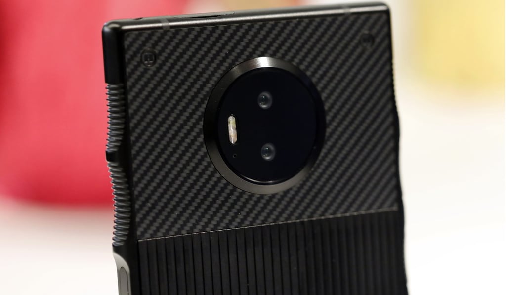 The back of the Hydrogen One also has twin lenses to capture 4V photos and video. Photo: AP The back of the Hydrogen One also has twin lenses to capture 4V photos and video. Photo: AP