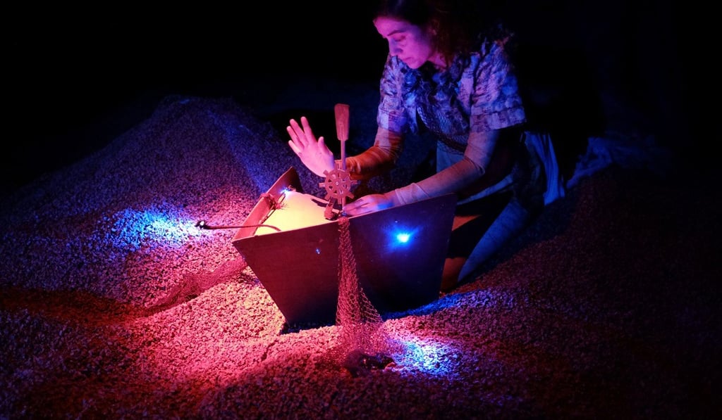 The sensorial production ‘Loo’, by Spain’s Ponten Pie, which sees the performer and audience seated on a boat in the desert listening to inspiring music and observing buried objects and stunning visual effects, will form part of Hong Kong’s Cheers! Series in January.