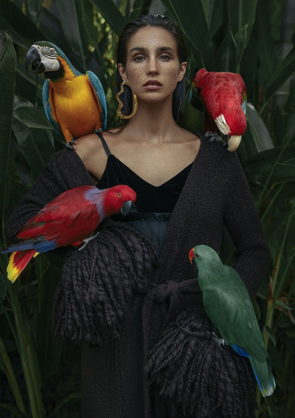 BOTTEGA VENETA Cardigan, HK$19,900 Dress, HK$32,000 ALIGHIERI Earring, HK$3,580