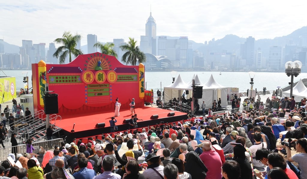 Cantonese opera performances are on the rise in Hong Kong and also attract large audiences. Cantonese opera performances are on the rise in Hong Kong and also attract large audiences.