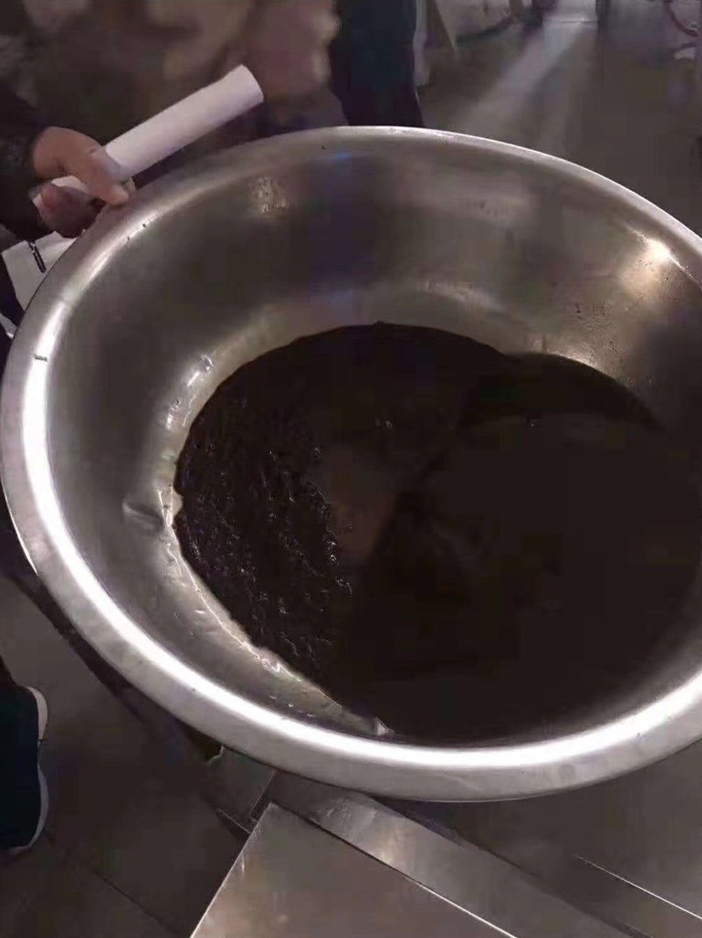 Parents posted images on social media of what they said was a bowl filled with black, lumpy oil found in a kitchen cupboard. Photo: Weibo