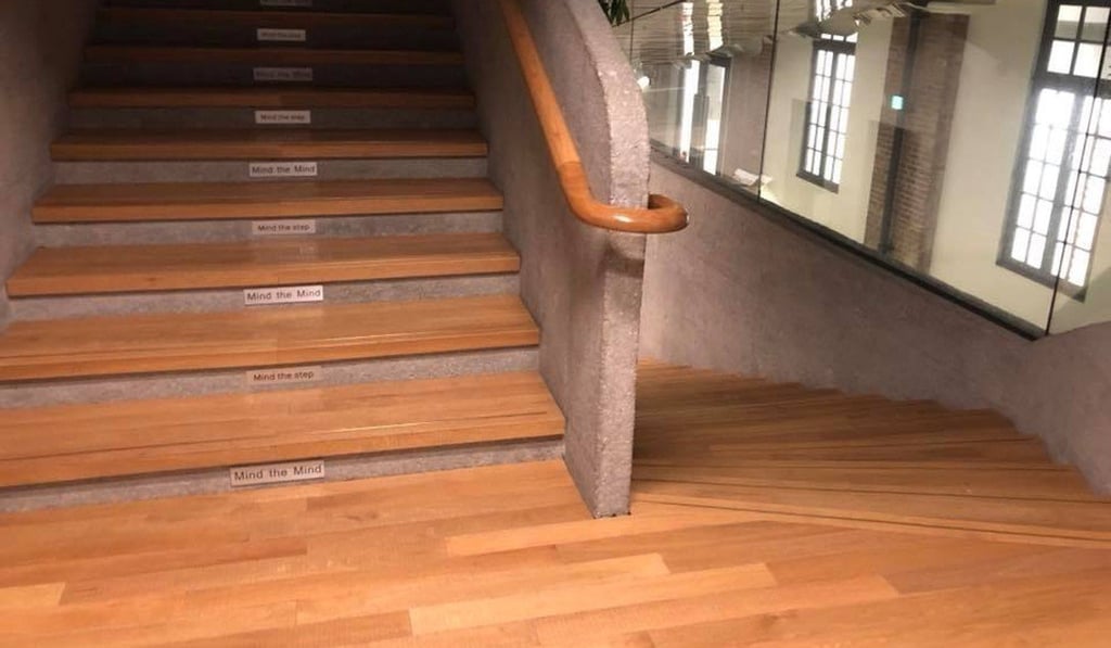 Six signs were placed on the staircase. Photo: Jaffe.T