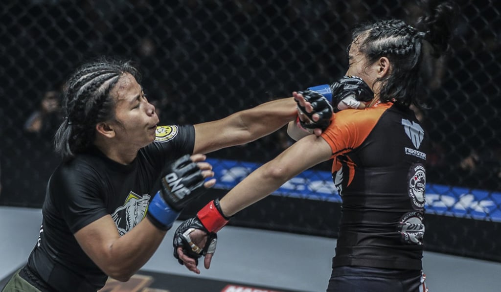 Angelie Sabanal lands a punch on Rika Ishige. Angelie Sabanal lands a punch on Rika Ishige.