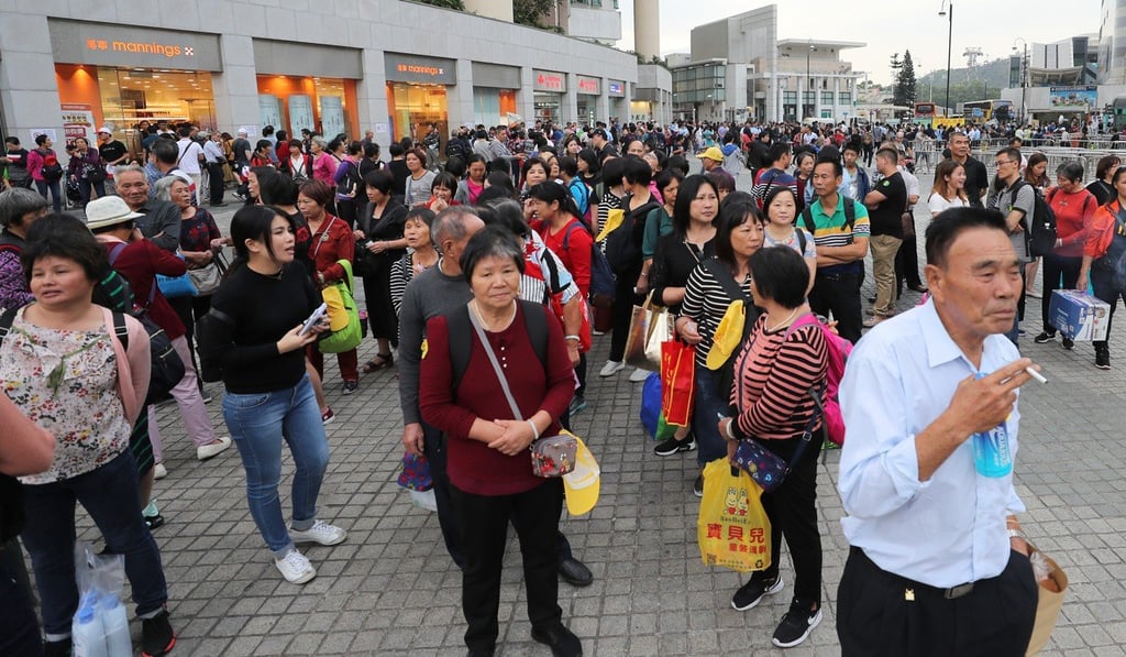 Passengers queue up for buses at Tung Chung. Photo: Winson Wong Passengers queue up for buses at Tung Chung. Photo: Winson Wong
