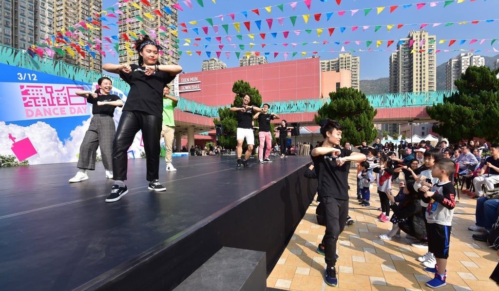 Members of the audience at Dance Day are encouraged to get close to the dancers and even talk to them.