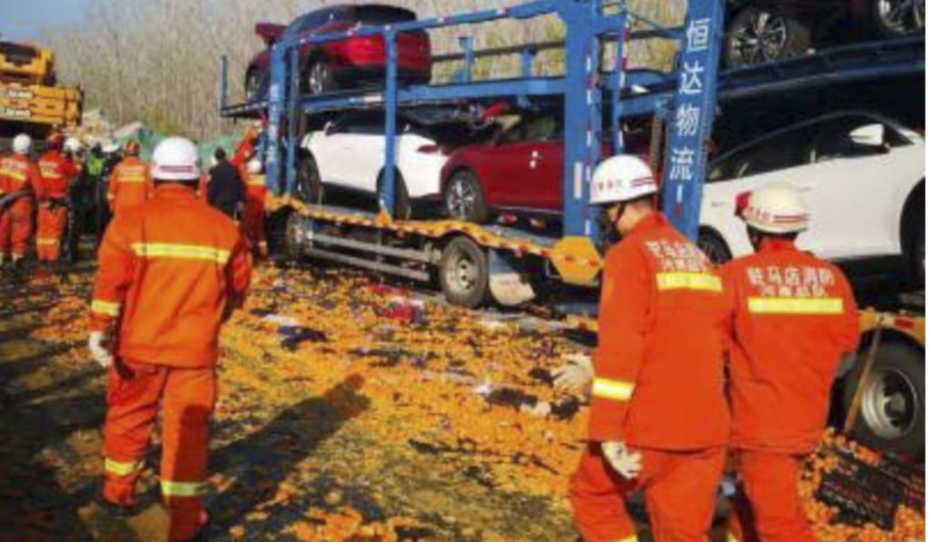 Some of the trucks were carrying oranges, sand and cars. Photo: News.cctv.com