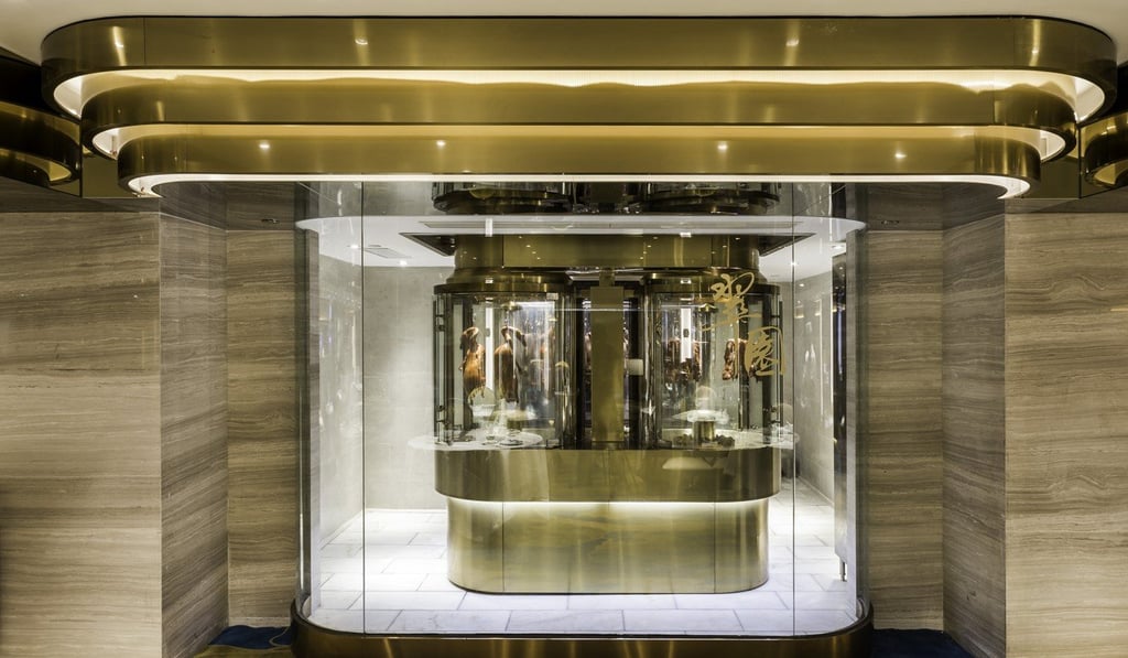 Jade Garden's transparent roast meat oven Jade Garden's transparent roast meat oven