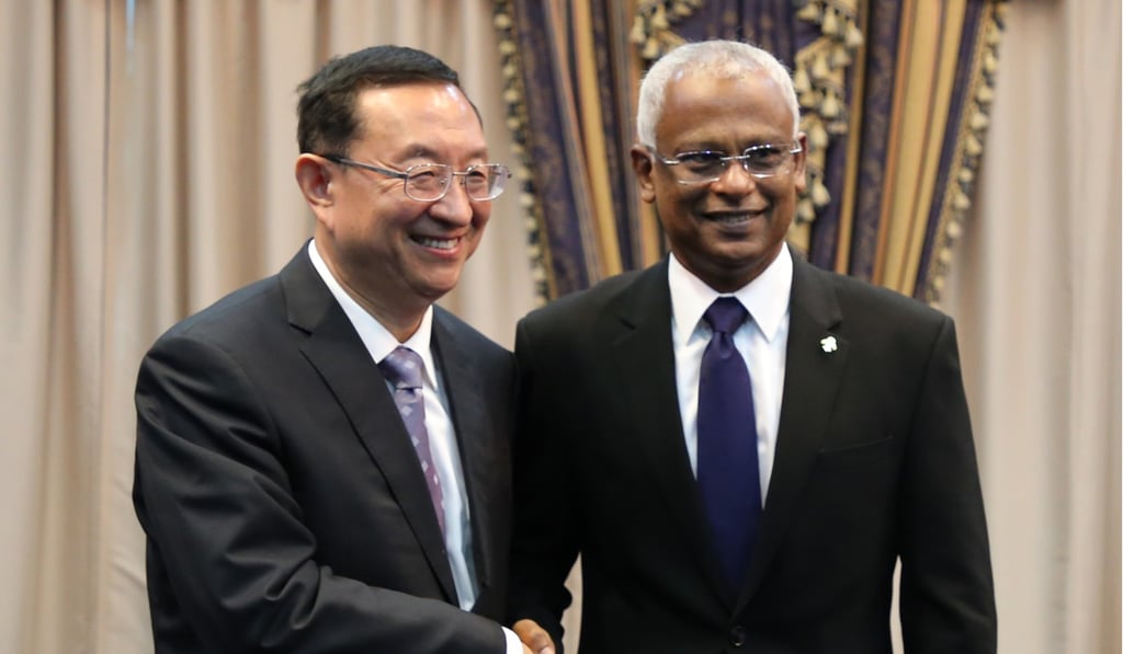 Maldives President Ibrahim Mohamed Solih (right) with Chinese President Xi Jinping's special envoy Luo Shugang. Photo: Xinhua