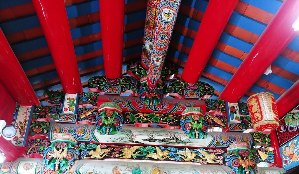 Finely decorated wooden beams, carved in the Qing style, inside a ceremonial building in Chaozhou, China, Photo: Anven Wu