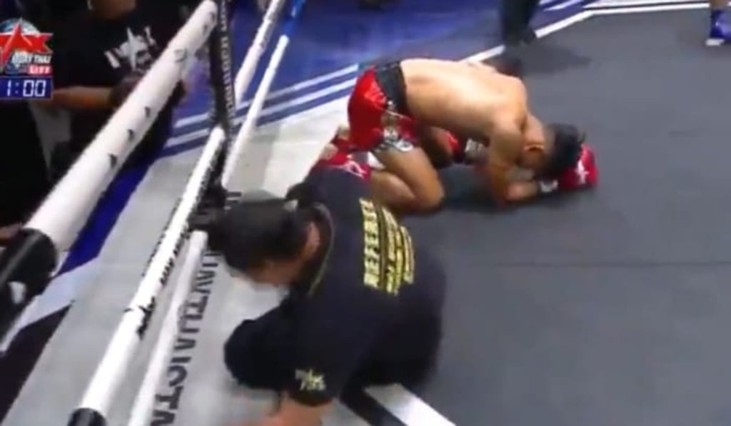 The referee and Super X Sitsontidech hit the canvas. Photo: Twitter