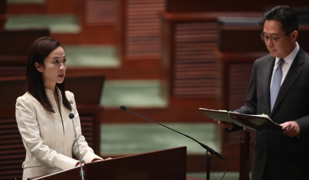 Chan Hoi-yan takes the oath at the Legislative Council on Wednesday morning. Photo: K.Y. Cheng