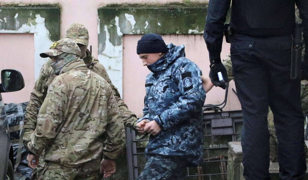 Members of Russia's FSB security service escort a detained Ukrainian navy sailor after a court hearing in Simferopol, Crimea. Photo: Reuters