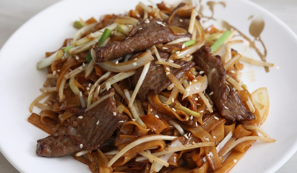Wok-fried rice noodles with sliced beef and sprouts at Ding's Club in Central. Photo: K.Y. Cheng