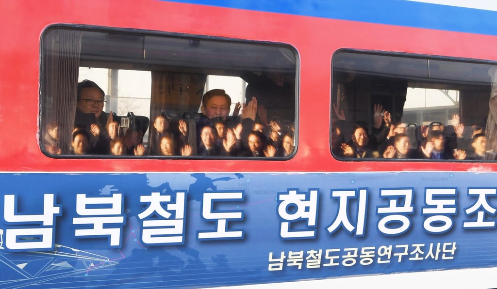 Members of a South Korean delegation wave to well-wishers as they head to North Korea from Seoul Station in Seoul. Photo: EPA Members of a South Korean delegation wave to well-wishers as they head to North Korea from Seoul Station in Seoul. Photo: EPA