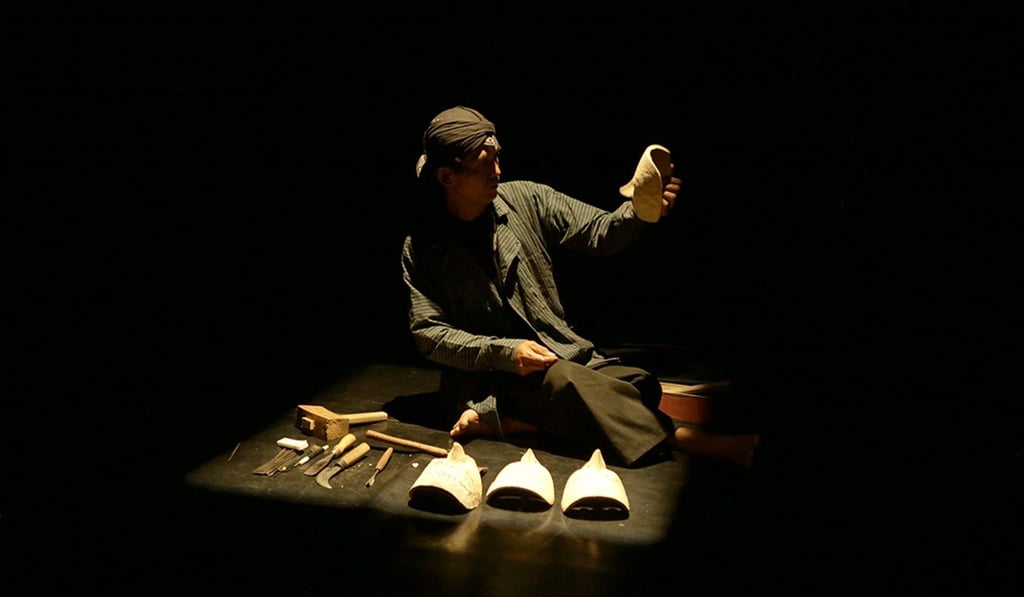 In ‘From Starting to Cut the Wood’, dancer Ari Ersandi translates these sounds of an Indonesian village into movement, and eventually turns himself into a tribal mask. In ‘From Starting to Cut the Wood’, dancer Ari Ersandi translates these sounds of an Indonesian village into movement, and eventually turns himself into a tribal mask.