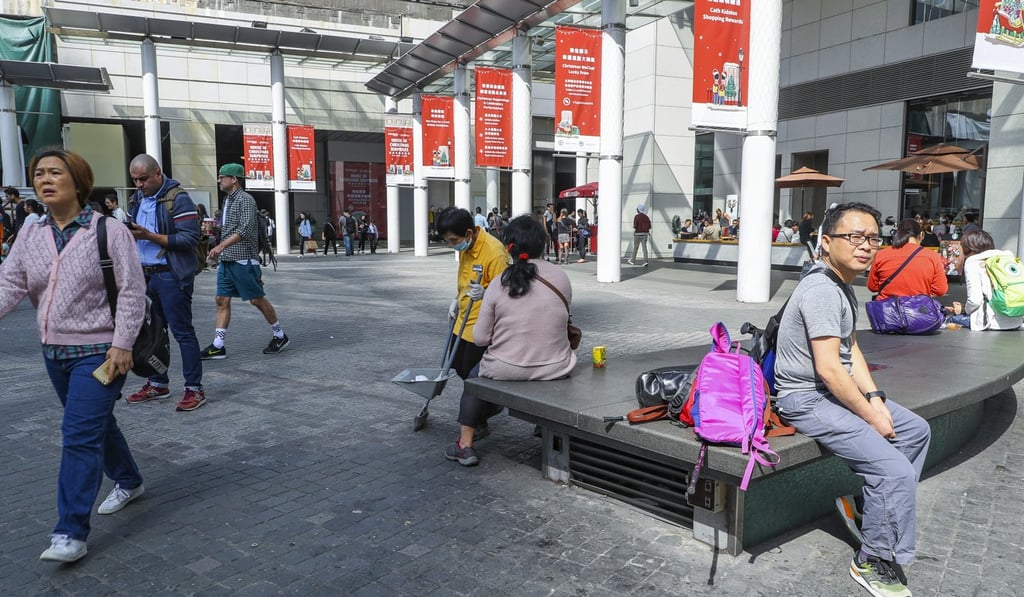 Fewer visitors are seen in Tung Chung. Photo: Edmond So