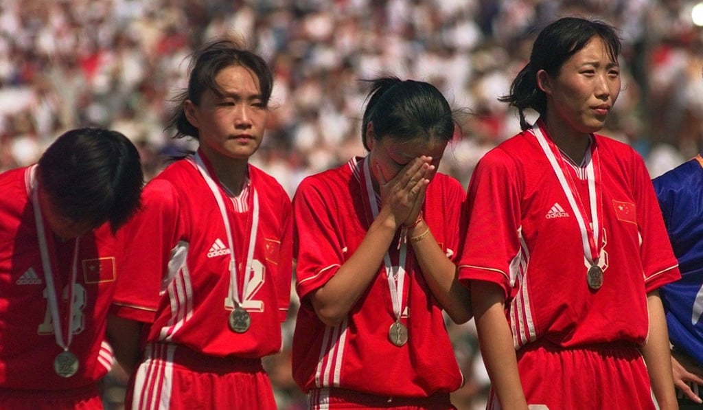 Zhang Ouying (second right) collects her runners-up medal along with her teammates. Photo: AP