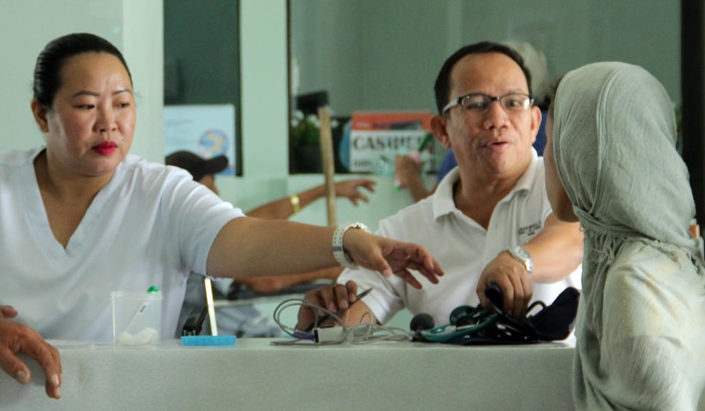 Hospital staff check the patient status inside a hospital in Alabel, Sarangani province on November 26, where at least 20 people have been reported to have died of measles. Photo: EPA