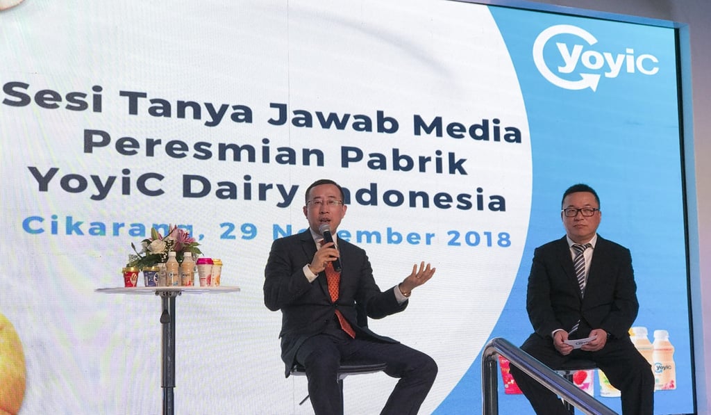 Lu Minfang (left), chief executive of Mengniu Dairy, speaks at the opening of the company’s new plant in Indonesia. Photo: Lam Ka-sing