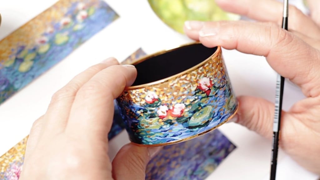 The jewellery pieces are made in layers of fire enamel. The jewellery pieces are made in layers of fire enamel.