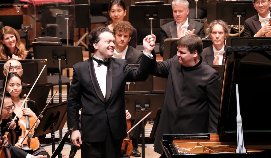Russian pianist Evgeny Kissin, conductor Andris Poga and the Hong Kong Philharmonic Orchestra receive the applause after their performance of Liszt's Piano Concerto No. 1. Photo: Ka Lam/HK Phil