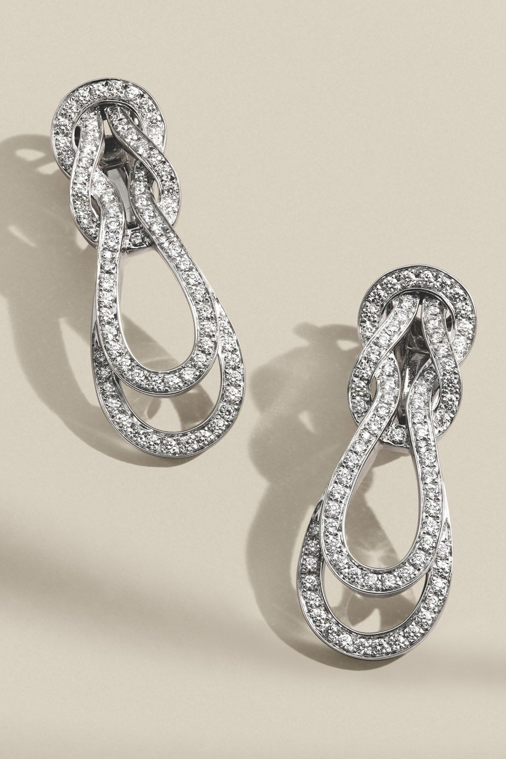 Fred 8°0 double row earrings in white gold and diamonds. Fred 8°0 double row earrings in white gold and diamonds.