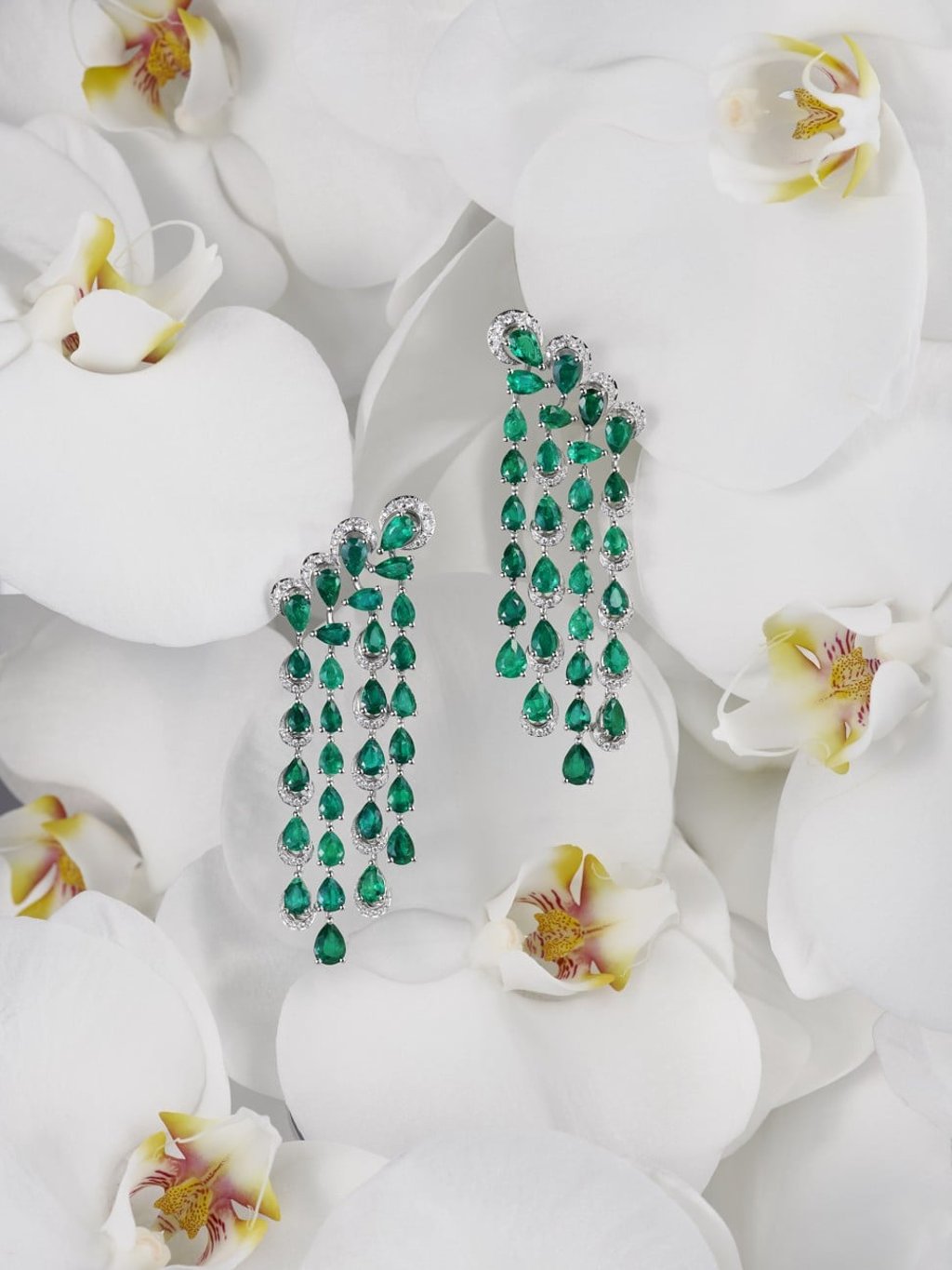 Chopard Precious Collection Chandelier earrings made with pear-cut emeralds and brilliant-cut diamonds Chopard Precious Collection Chandelier earrings made with pear-cut emeralds and brilliant-cut diamonds