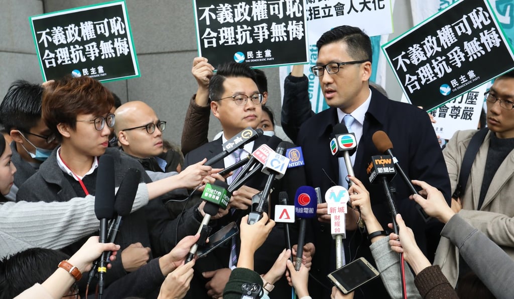 Lawmakers Andrew Wan and Lam Cheuk-ting speak to the media before entering the police station. Photo: Dickson Lee
