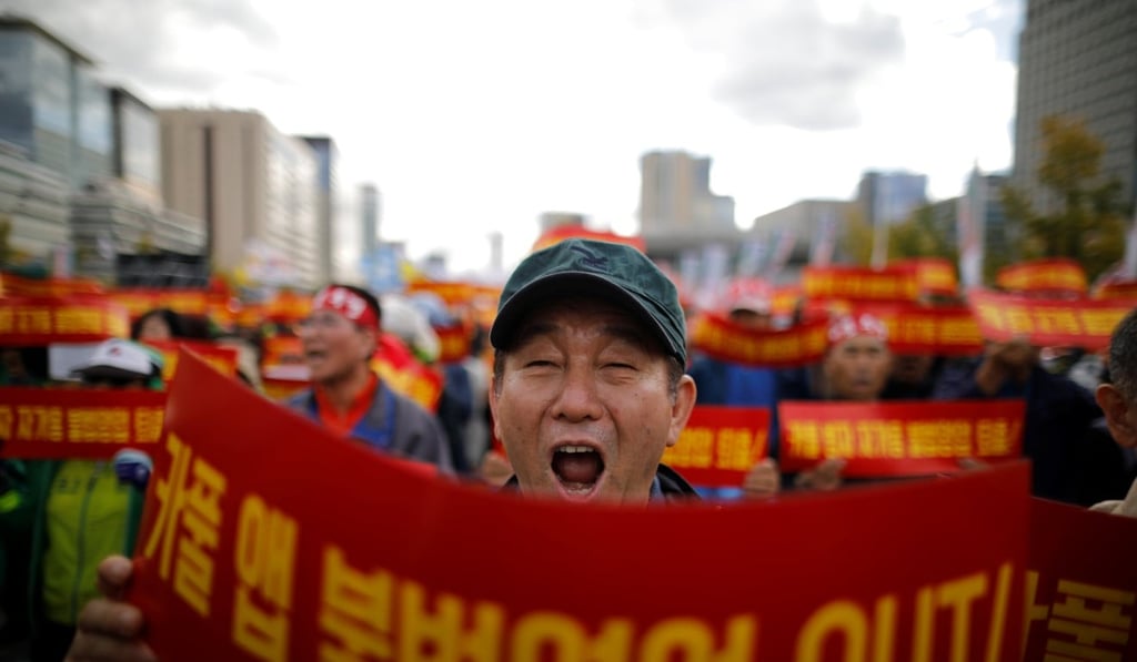A taxi driver takes part in a protest against Kakao’s carpool app in October. Photo: Reuters