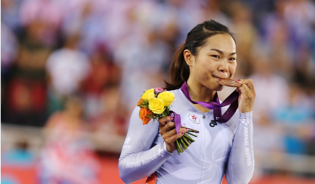 Sarah Lee Wai-sze bites her bronze medal after the track cycling keirin event at the 2012 Olympics in London. Photo: Felix Wong