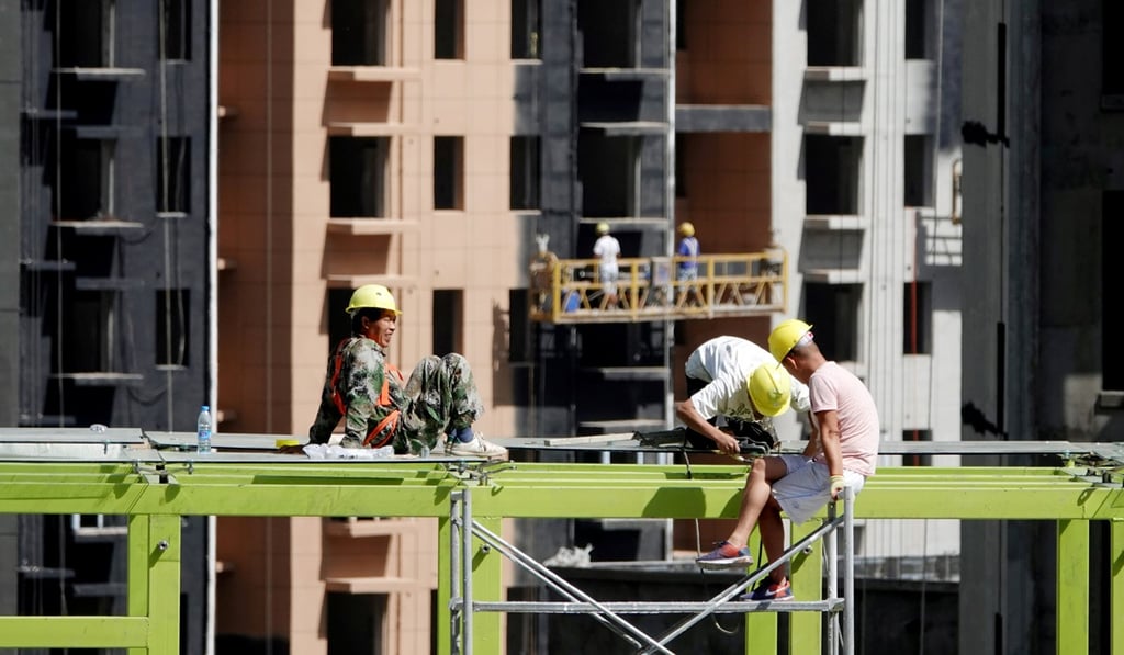 Workers at a construction site in Zhengzhou, Henan province. Photo: Reuters