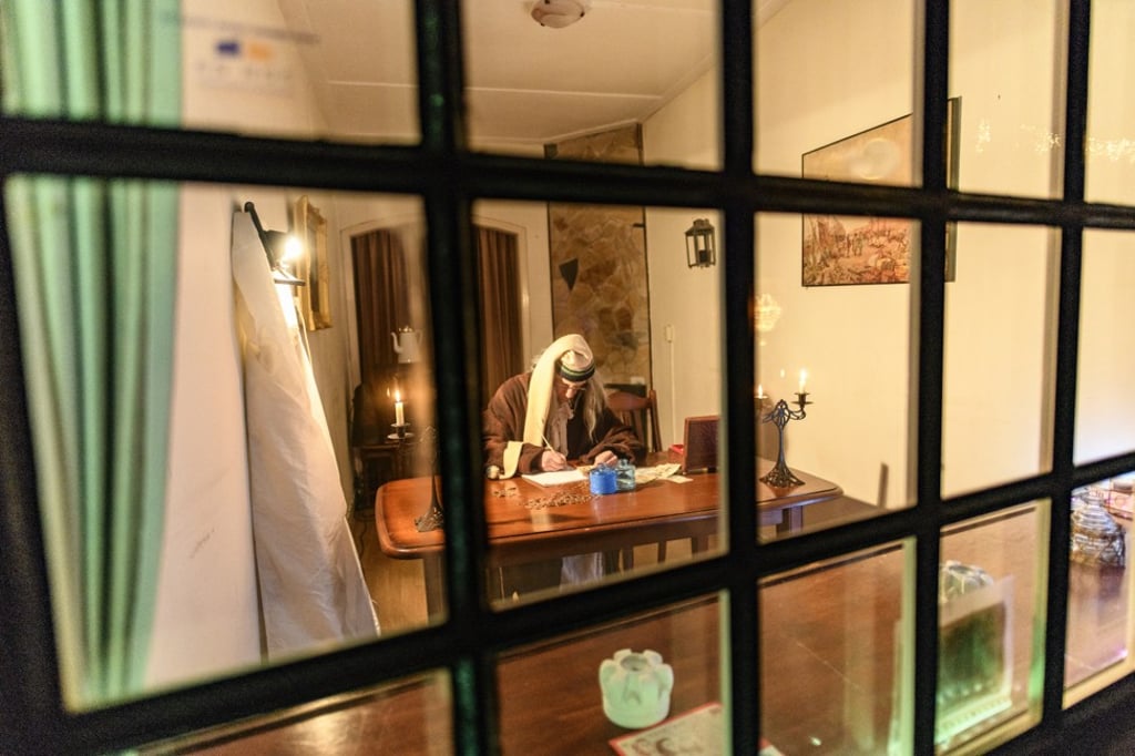 Ebenezer Scrooge, the miser from Dickens’ ‘A Christmas Carol’, eventually learnt the spirit of Christmas kindness.