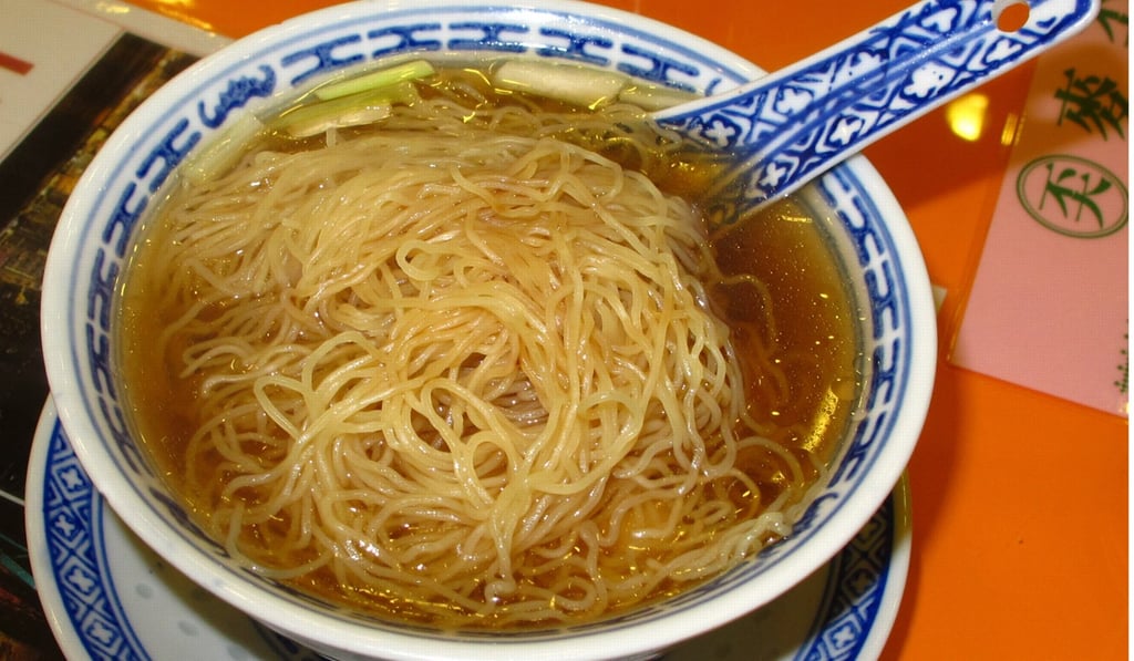 Wonton and noodles in soup at Mak's Noodle. Photo: David Sutton