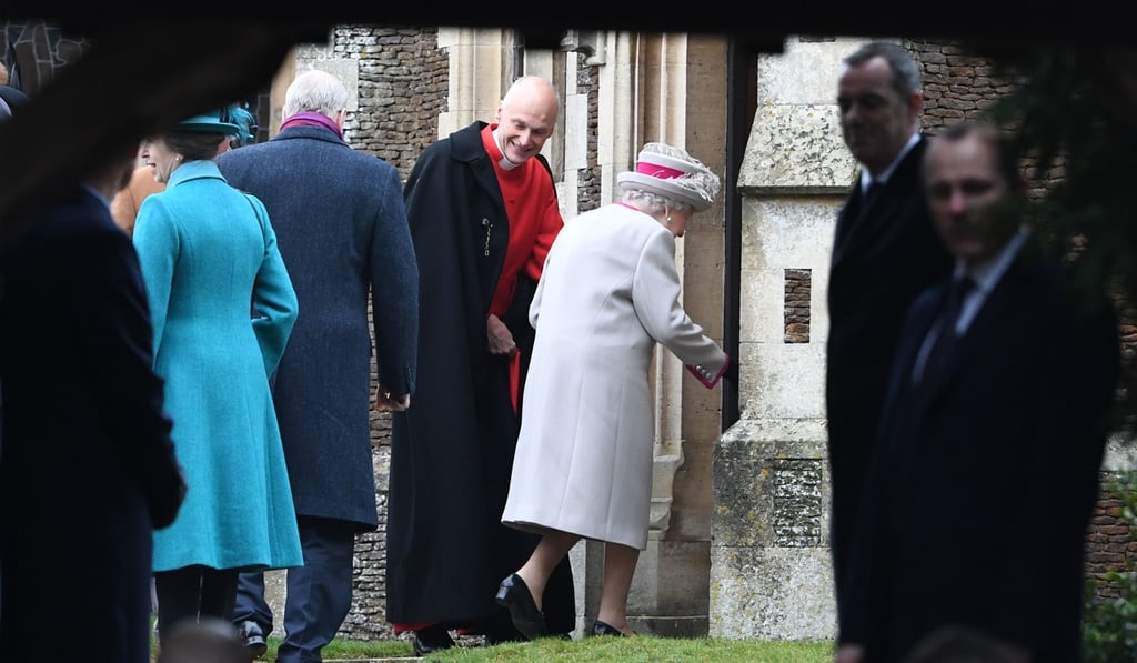 Britain’s Queen Elizabeth arrives for the Royal Family’s traditional Christmas Day service on December 25, 2018. (Photo by Paul ELLIS / AFP)