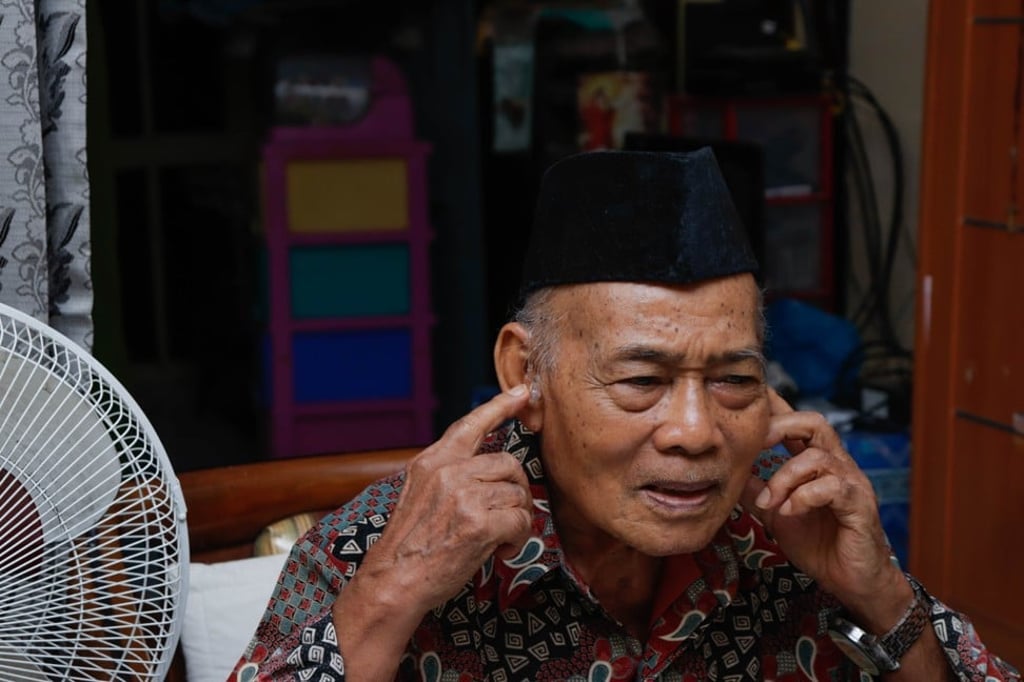 Due to the bombing, Pak Andi’s father is now deaf and needs a hearing aid. Photo: Bayu Mahardika