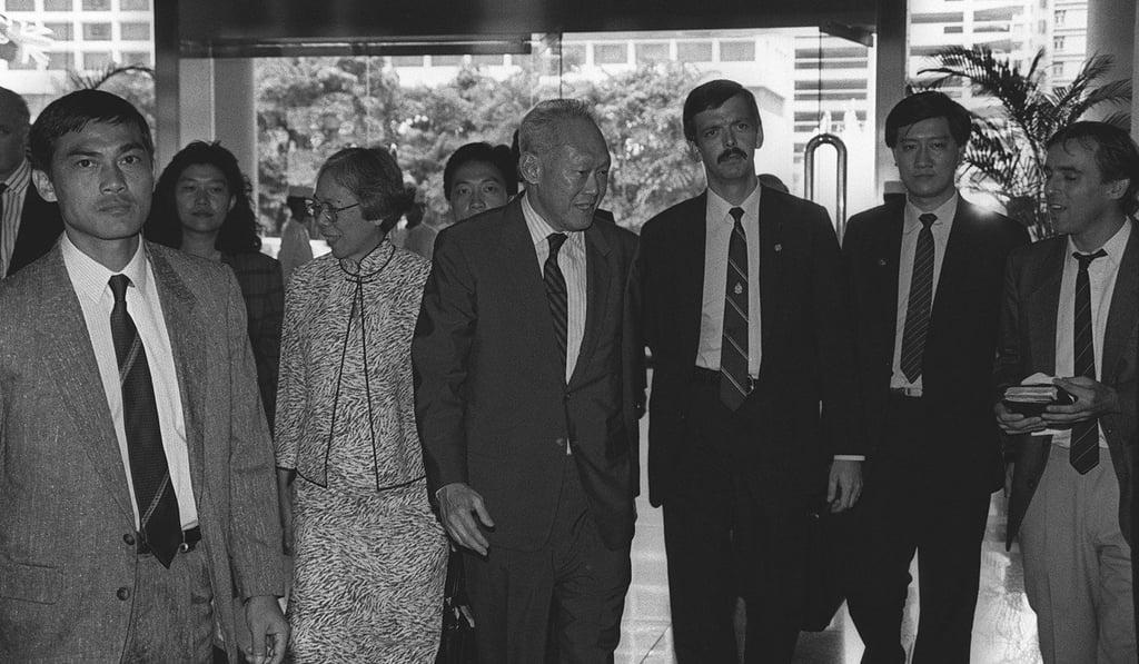 Singapore prime minister Lee Kuan Yew (fourth from right) arrives in Hong Kong on September 22, 1988. Photo: Oliver Tsang Singapore prime minister Lee Kuan Yew (fourth from right) arrives in Hong Kong on September 22, 1988. Photo: Oliver Tsang