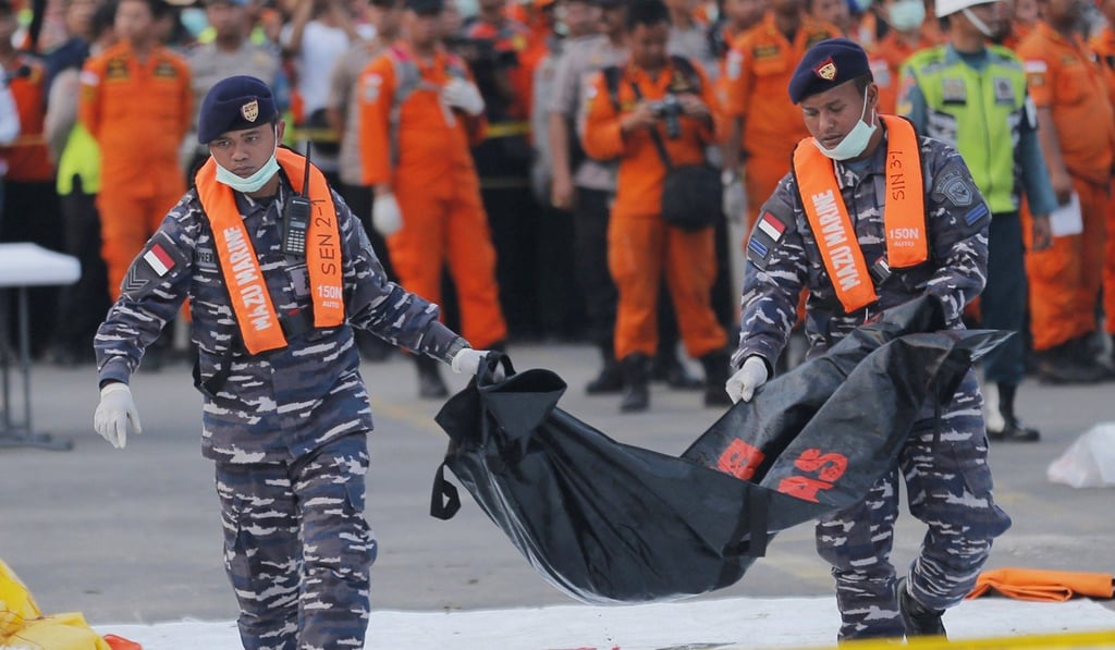 In this November 1 file photo, Indonesian Navy personnel carry the remains of a victim of the Lion Air jet crash at the Tanjung Priok Port in Jakarta. Photo: AP